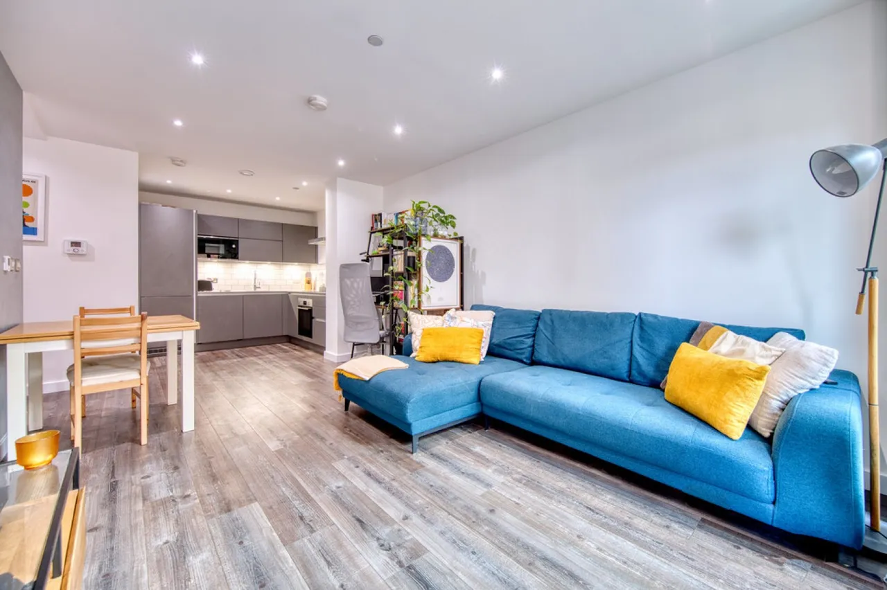 Wallis Road, E9, photo 9