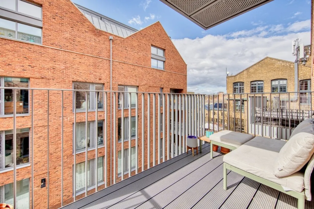 1 bed flat for sale, Wallis Road, E9