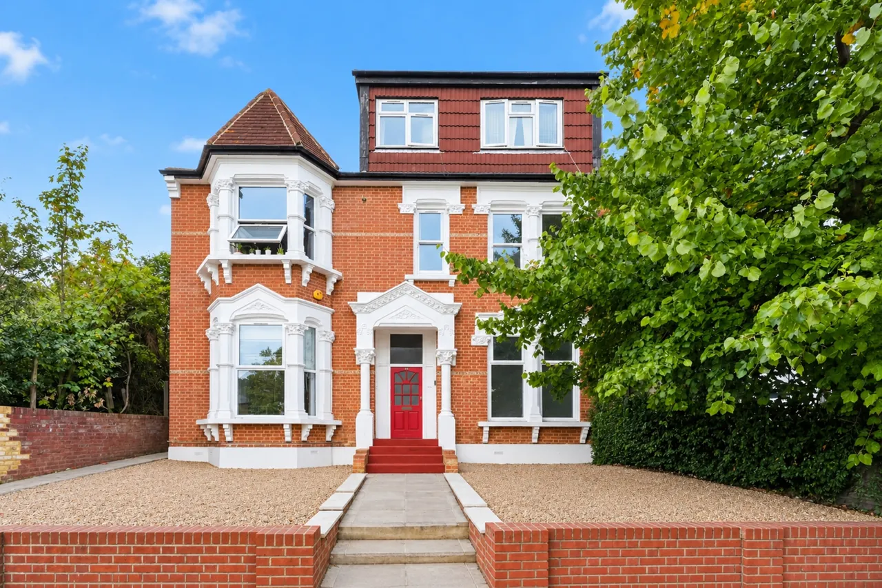2 bed flat for sale, Ferme Park Road, Hornsey, N8
