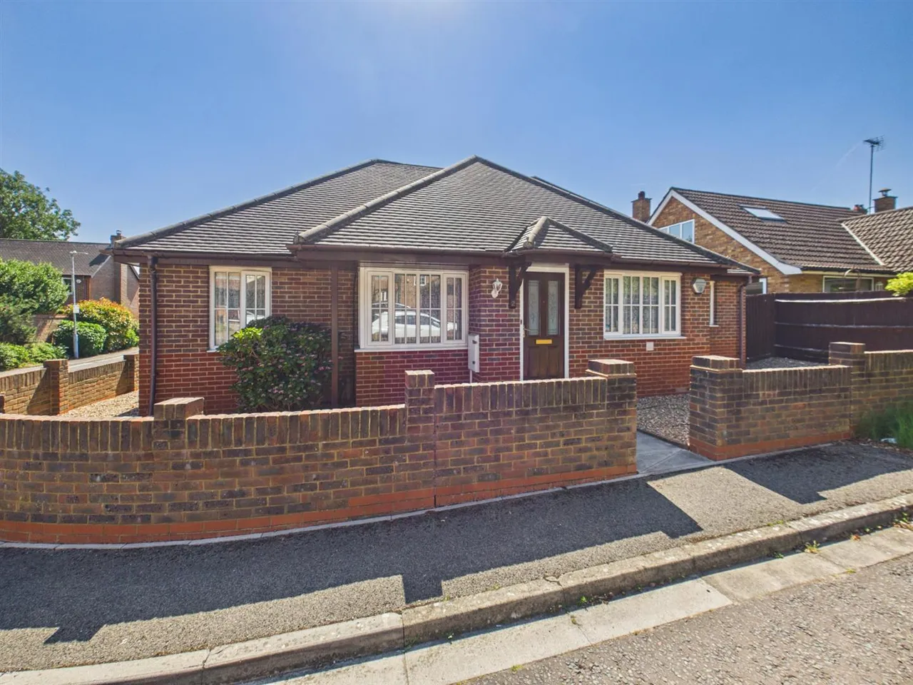2 bed property for sale — Woodside Close, Ruislip, HA4 7BH