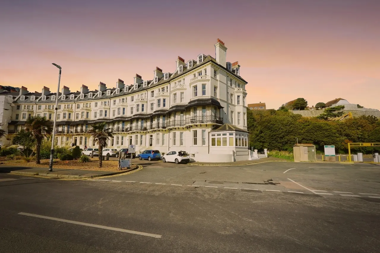 1 bed flat for sale, Marine Crescent, Folkestone, CT20