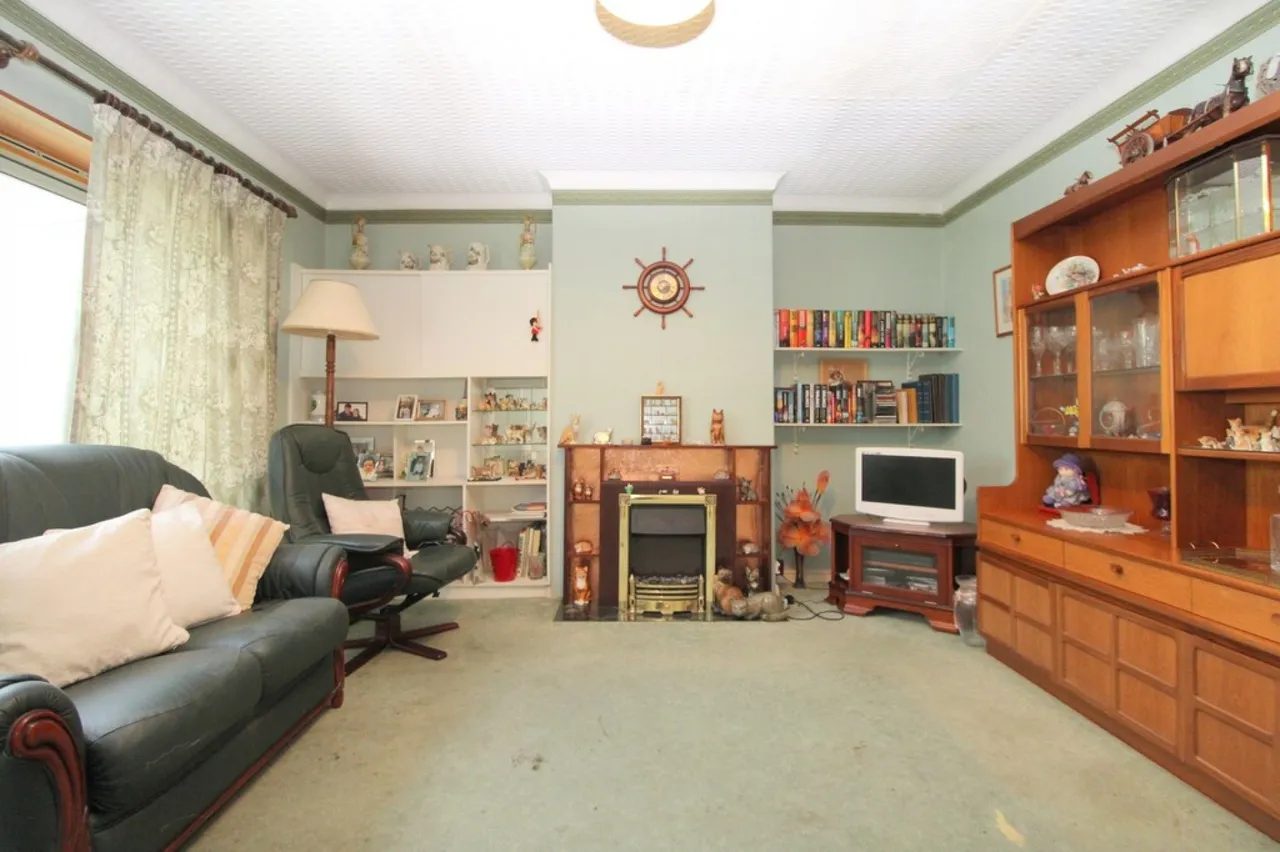 Meadow Road, Ashford, photo 3