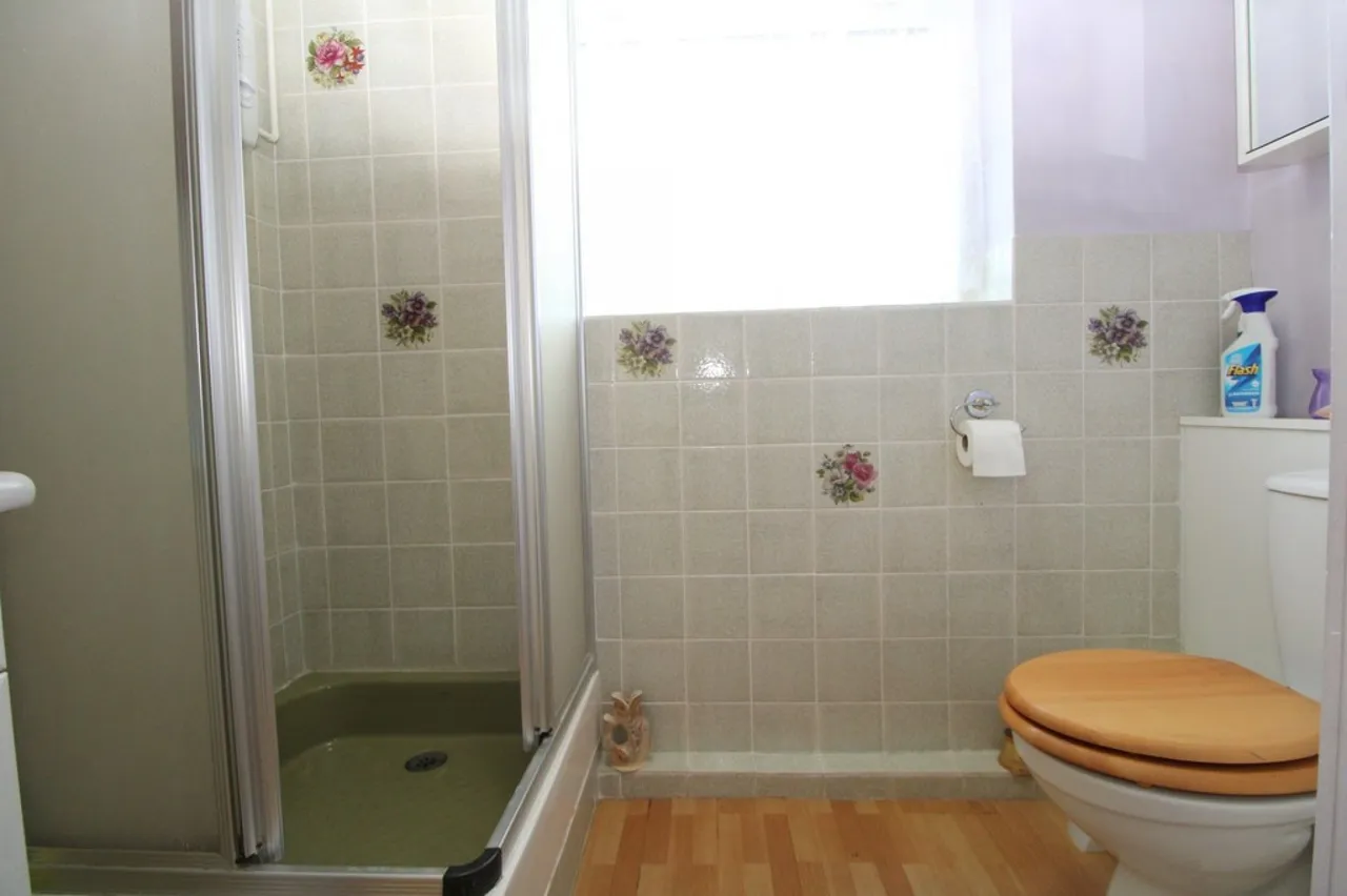 Meadow Road, Ashford, photo 9