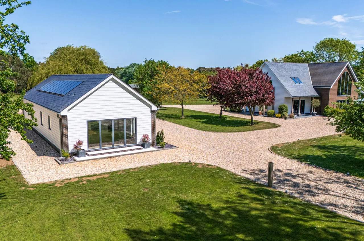 Almodington Lane, Earnley, PO20, photo 32