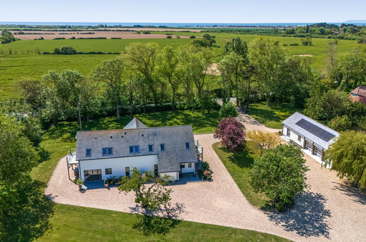 Almodington Lane, Earnley, PO20, photo 31
