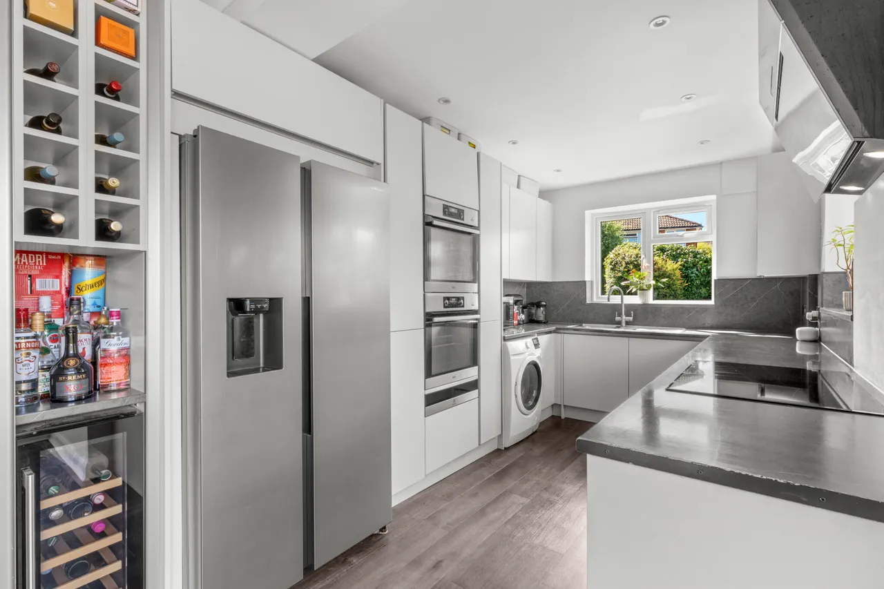 Manor Crescent, Wendover, HP22, photo 8
