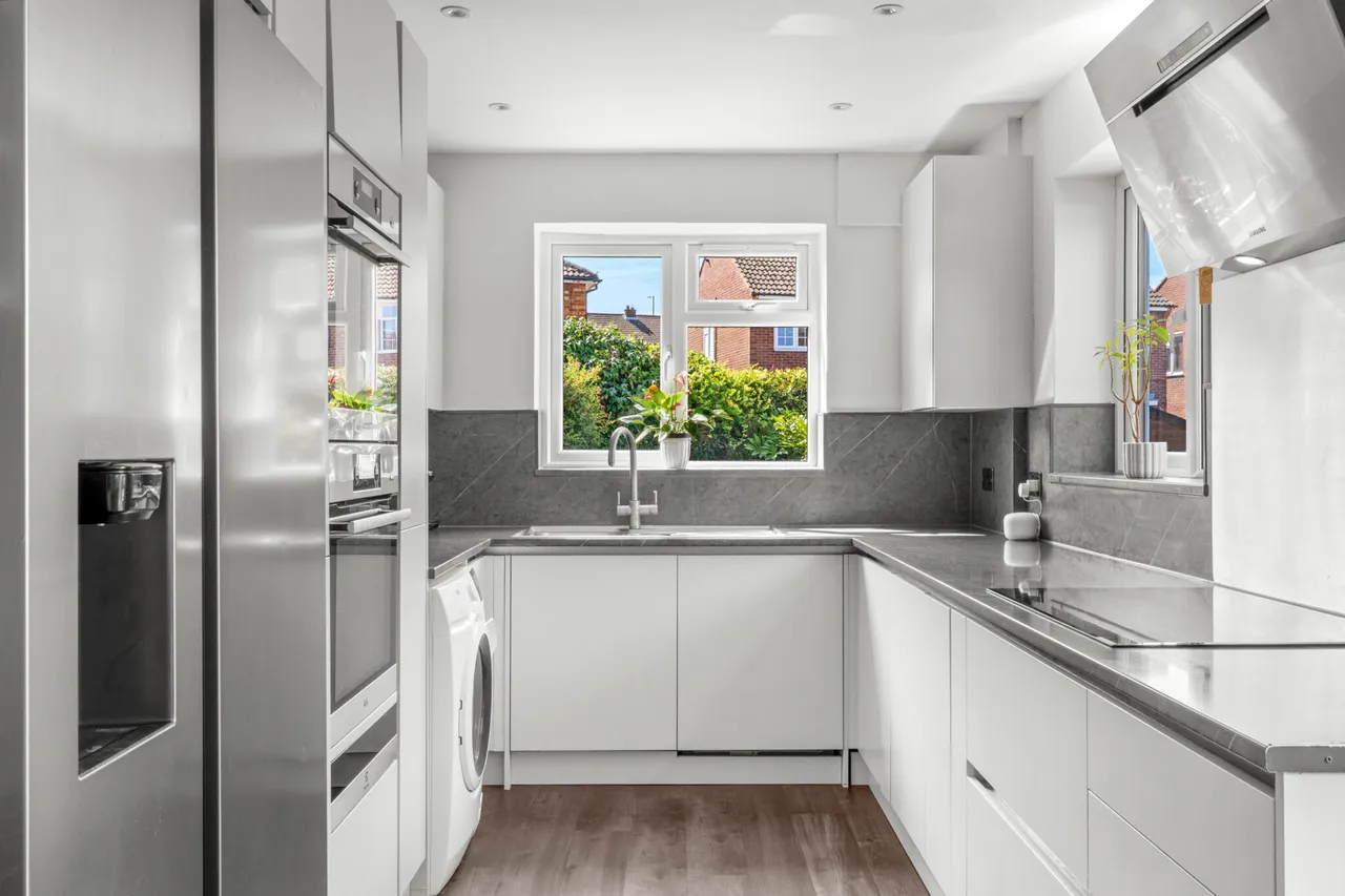 Manor Crescent, Wendover, HP22, photo 9