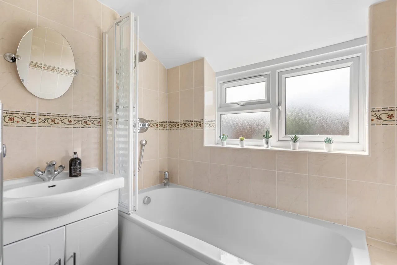 Manor Crescent, Wendover, HP22, photo 11