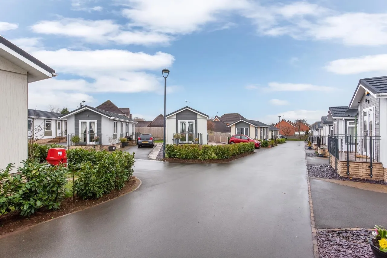 New Road, Featherstone, WV10, photo 12