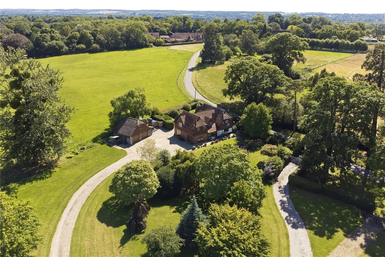 Sutton Park, Sutton Green, GU4, photo 2
