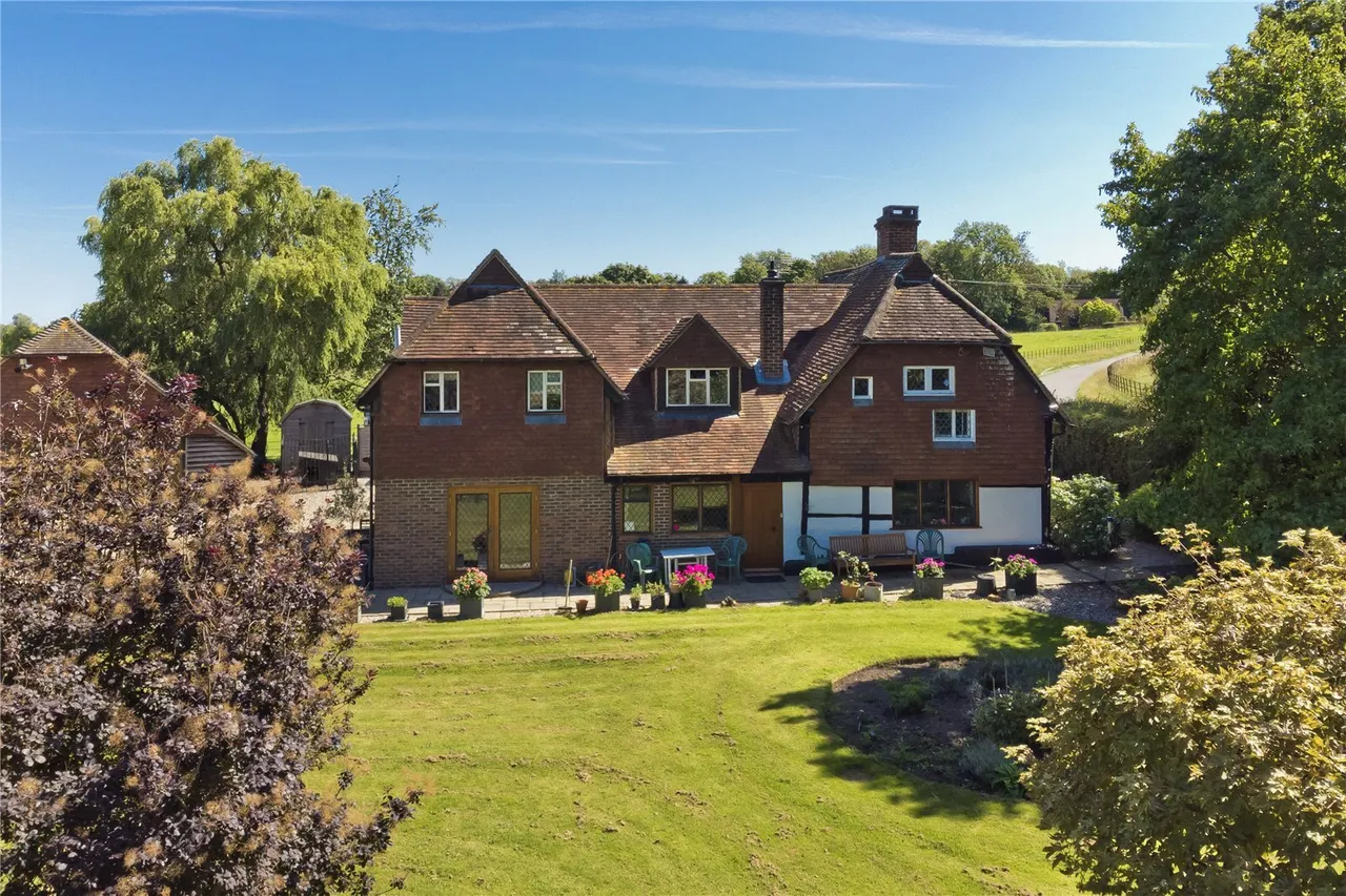 4 bed property for sale, Sutton Park, Sutton Green, GU4