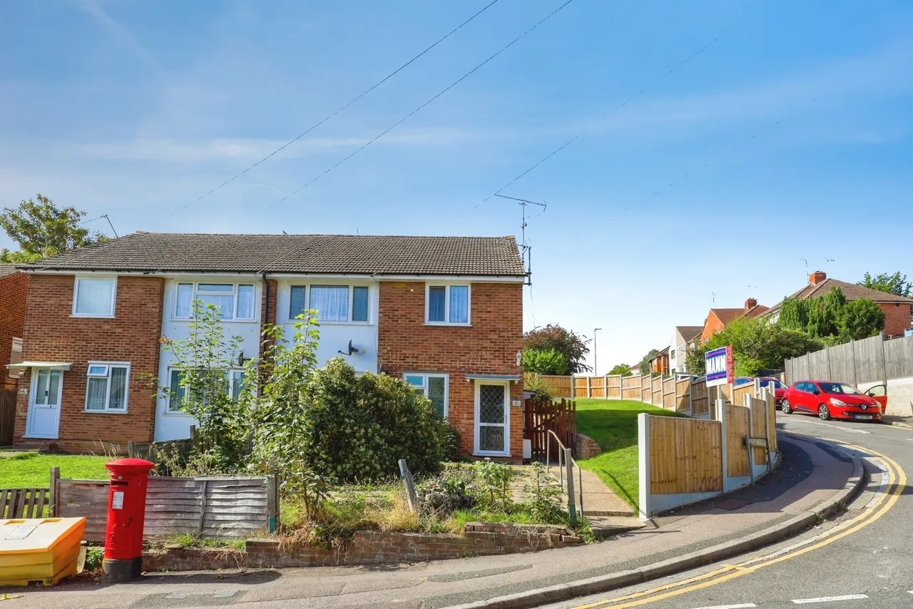 2 bed flat for sale, Elaine Avenue, Rochester, ME2