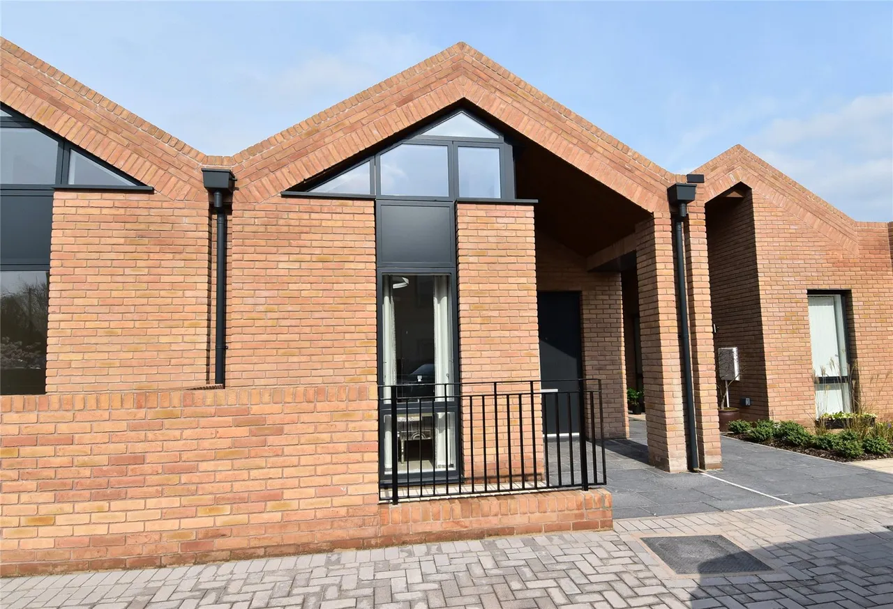 Bristol Road South, Northfield, Birmingham, B31 2GH, photo 13