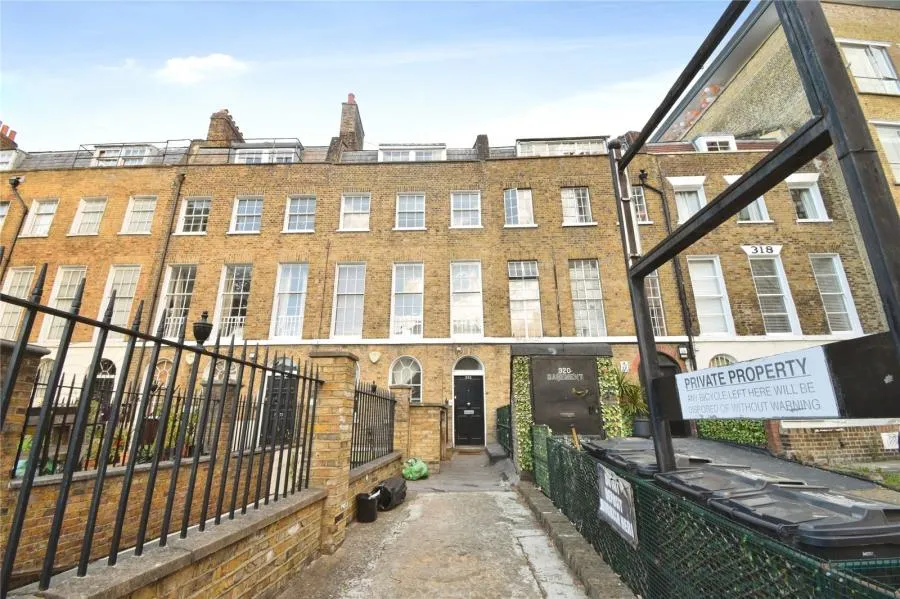 2 bed flat to rent, Kingsland Road, London, E8