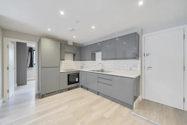 Heath Villa, SL5, photo 9