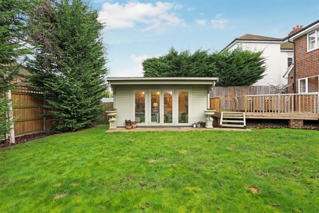 Leatherhead Road, Great Bookham, KT23 4RR, photo 8