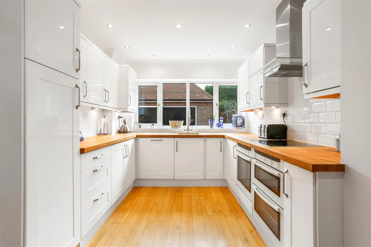 Leatherhead Road, Great Bookham, KT23 4RR, photo 10