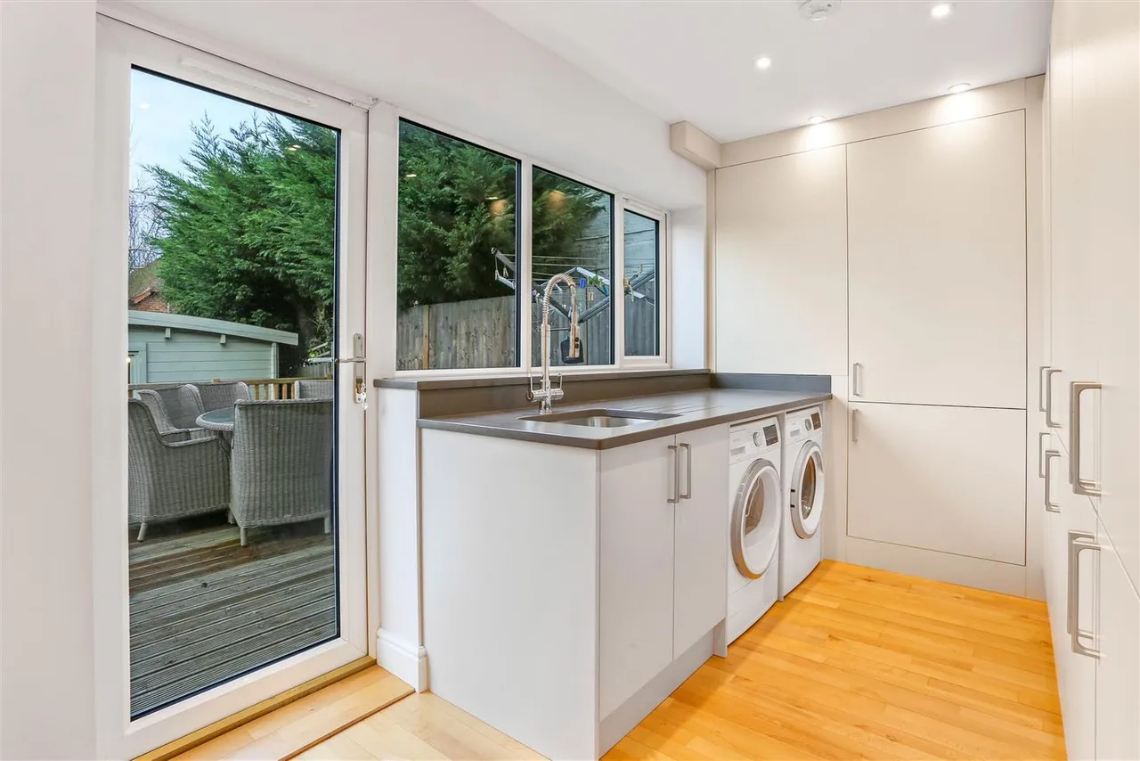 Leatherhead Road, Great Bookham, KT23 4RR, photo 12