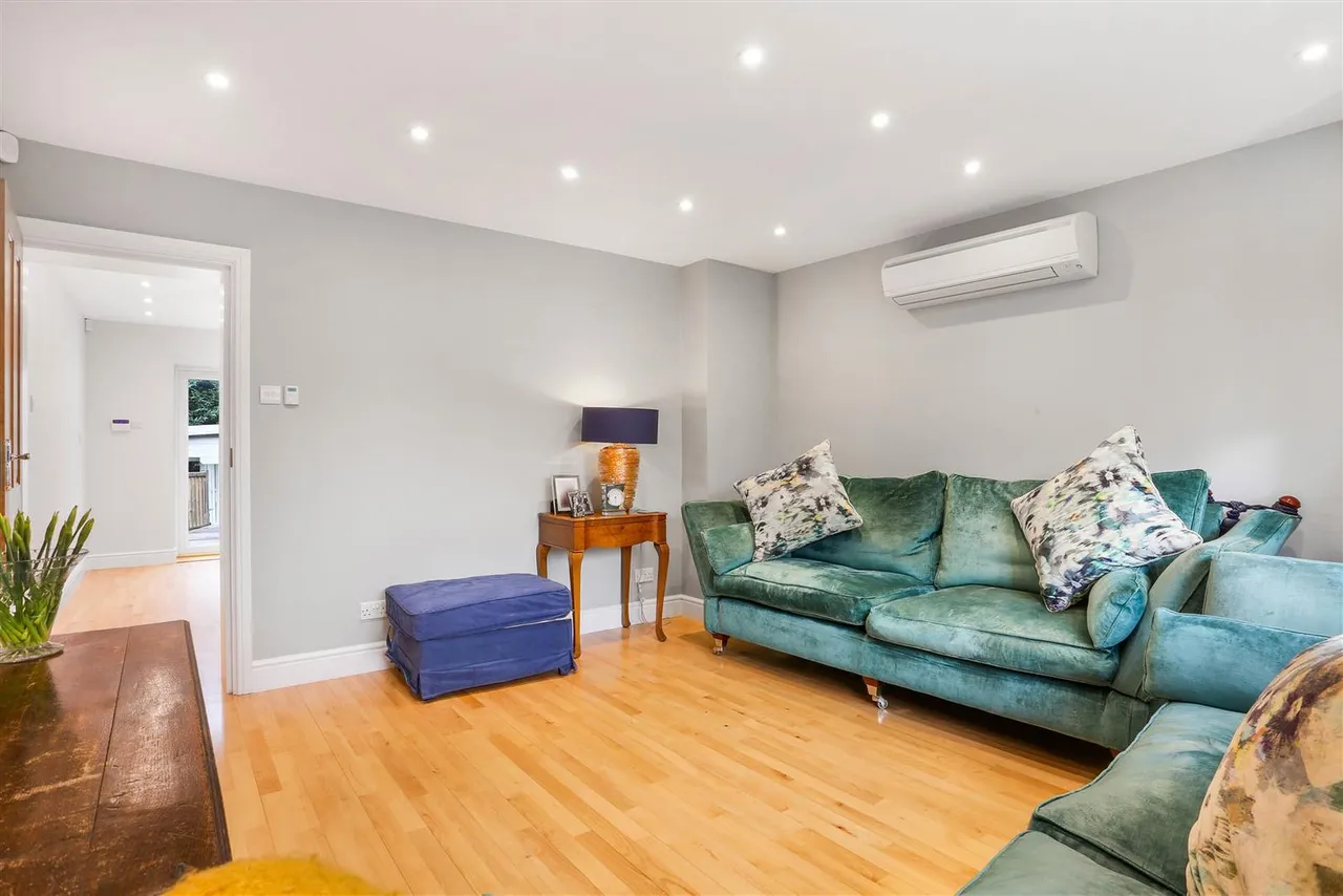 Leatherhead Road, Great Bookham, KT23 4RR, photo 4