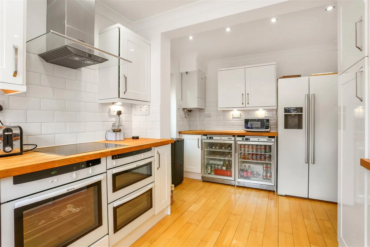 Leatherhead Road, Great Bookham, KT23 4RR, photo 6
