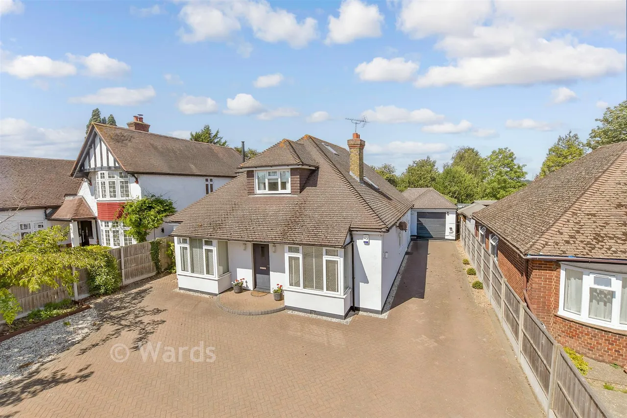 5 bed house for sale, London Road, Newington, ME9