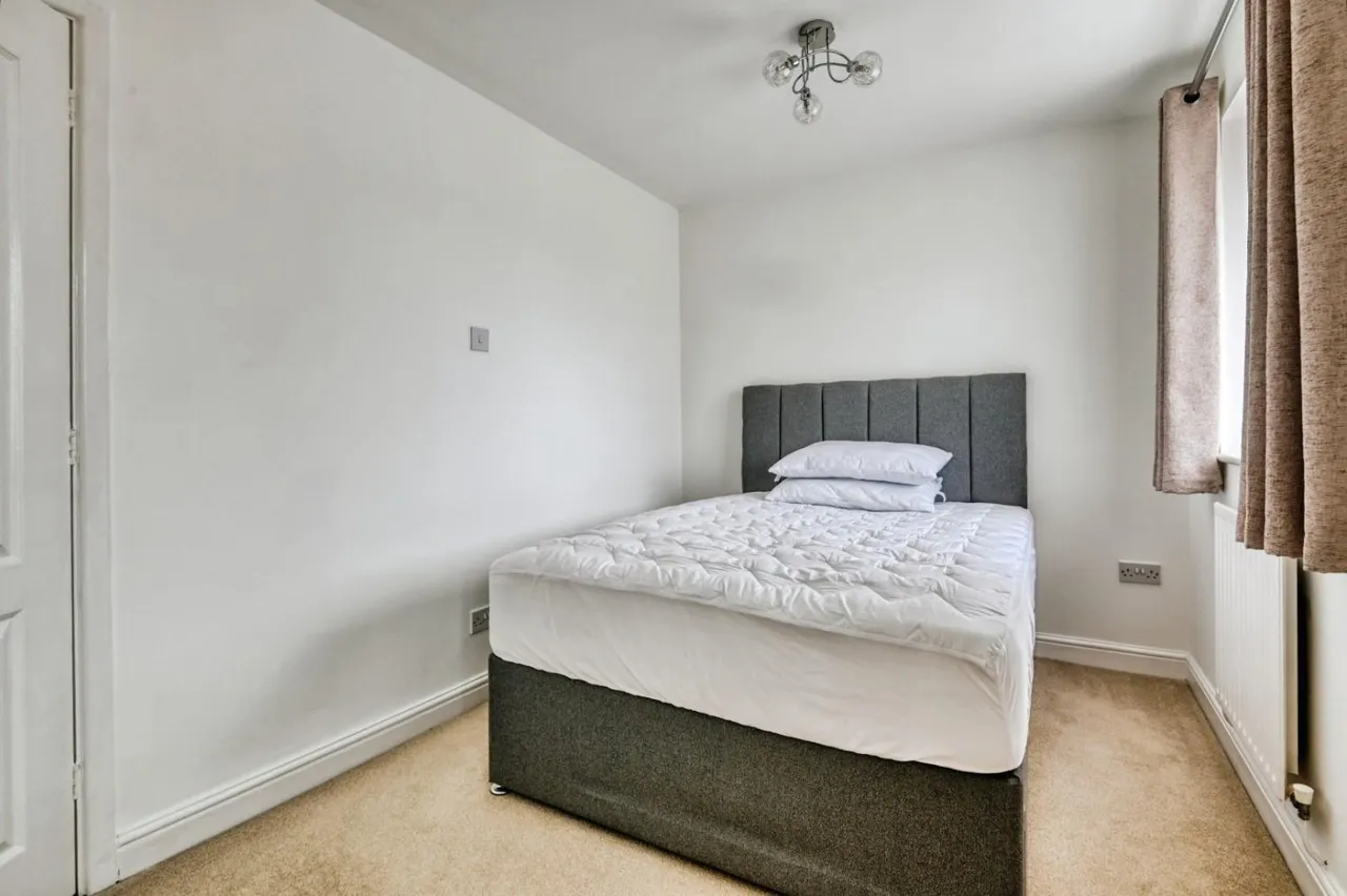 Lindisfarne, Glascote, B77, photo 14