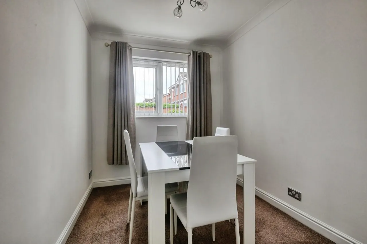 Lindisfarne, Glascote, B77, photo 10