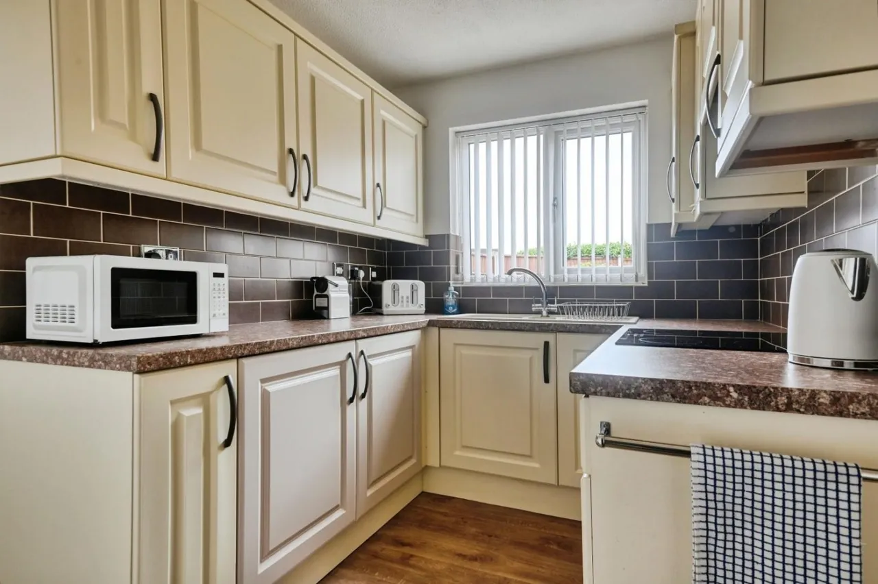 Lindisfarne, Glascote, B77, photo 6