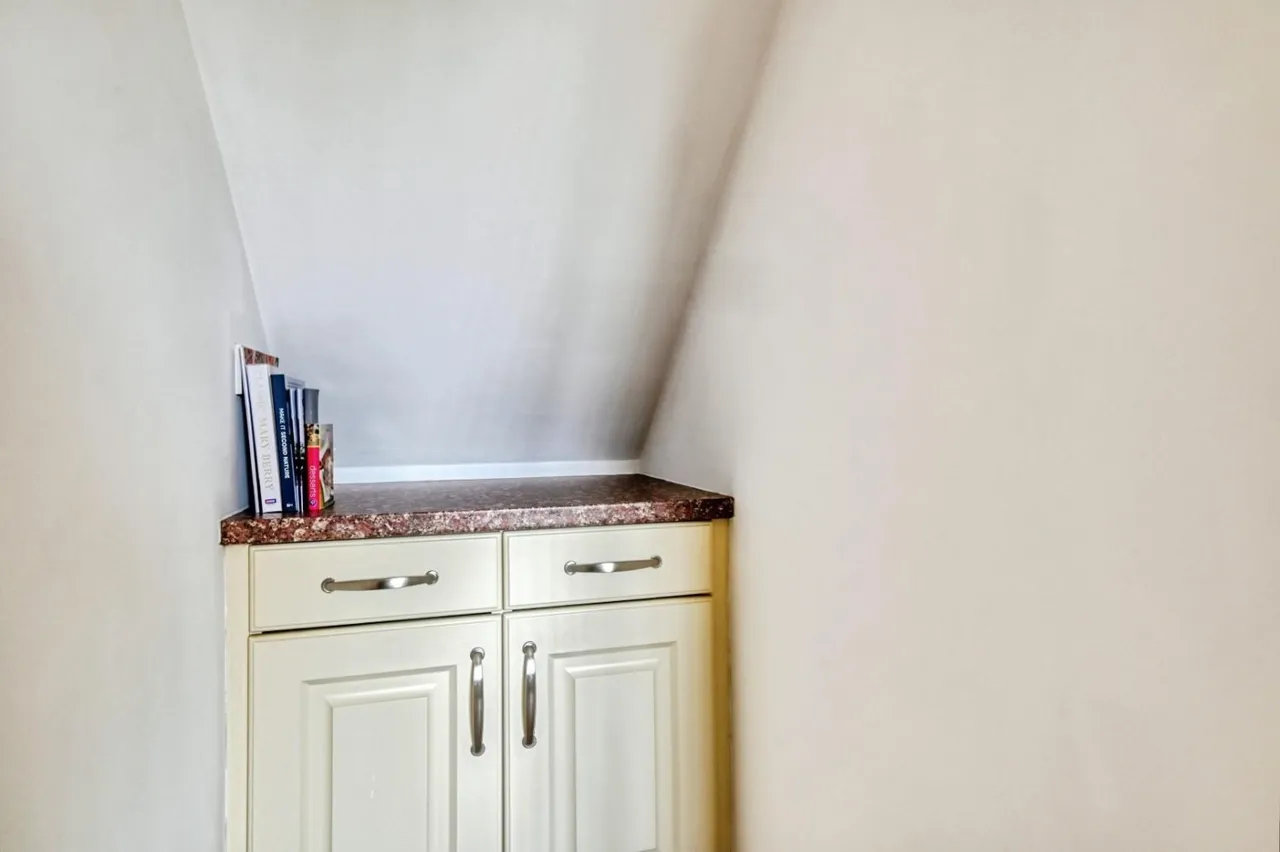Lindisfarne, Glascote, B77, photo 8