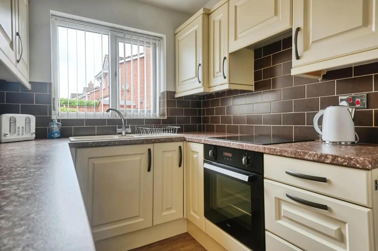Lindisfarne, Glascote, B77, photo 7