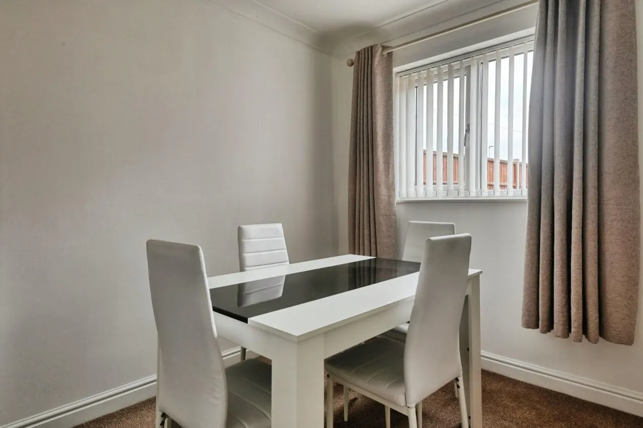 Lindisfarne, Glascote, B77, photo 9
