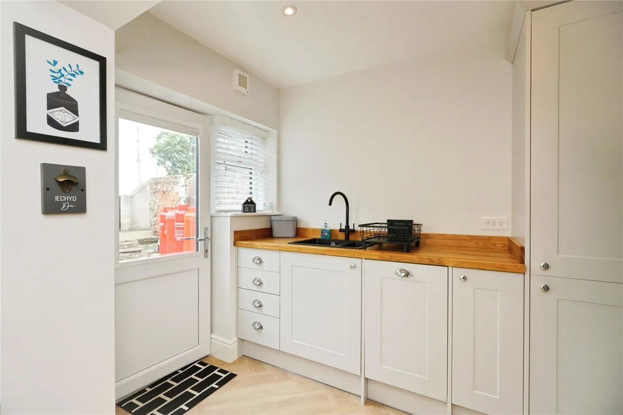Digbeth Terrace, Bontnewydd, LL54, photo 8