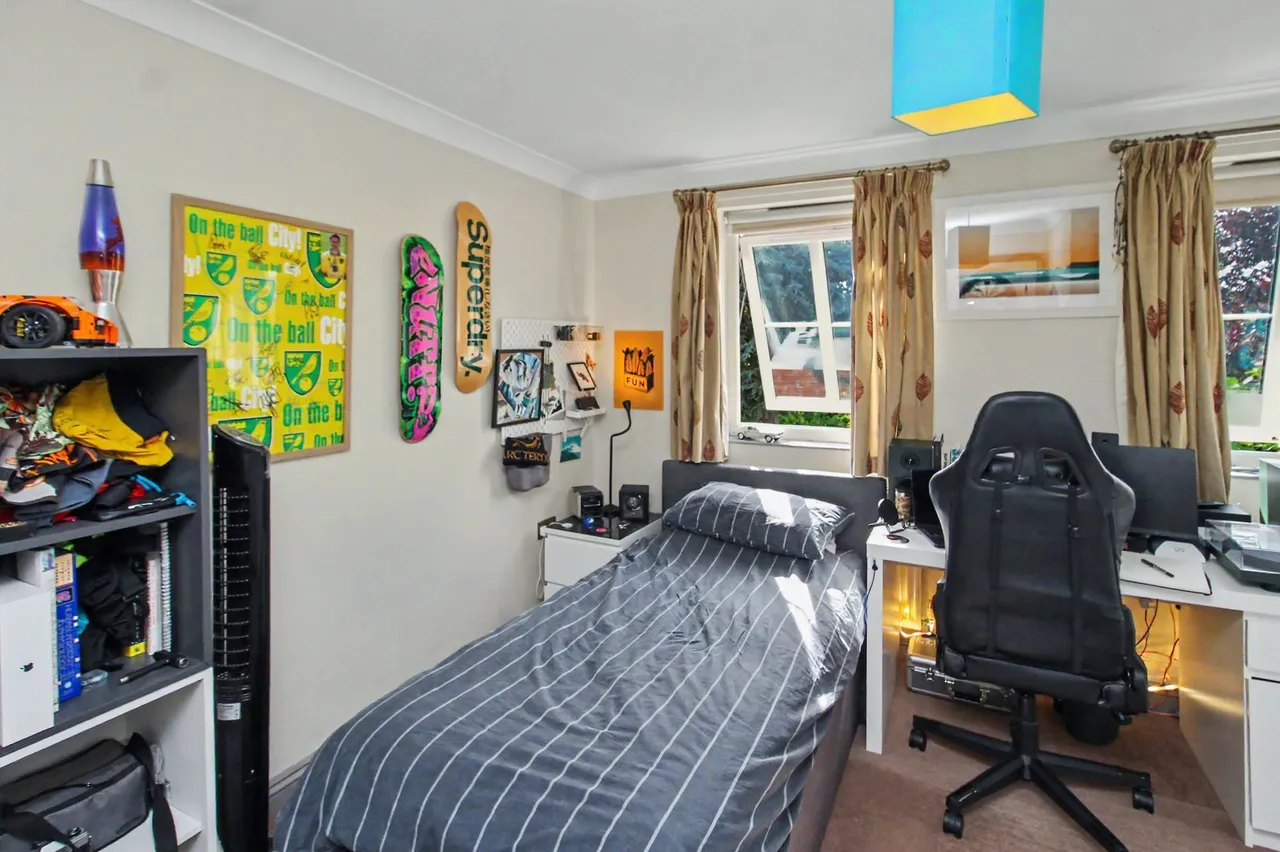 Spacious Semi-Detached Character Home, photo 7