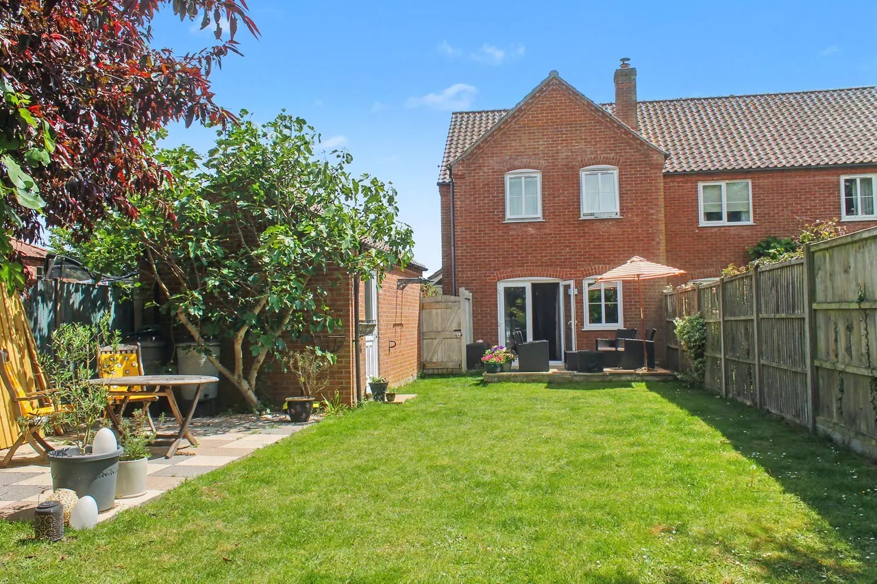Spacious Semi-Detached Character Home, photo 10