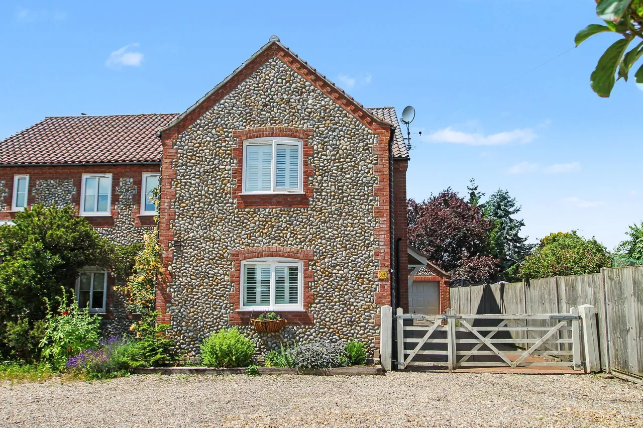 3 bed house for sale, Spacious Semi-Detached Character Home