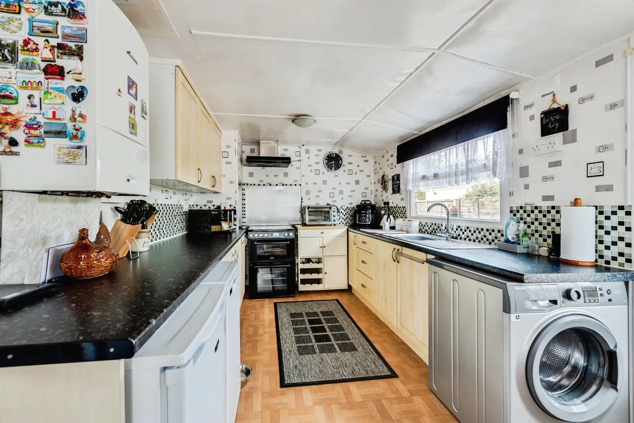 New Look Mobile Home Park, Carterton, OX18, photo 4
