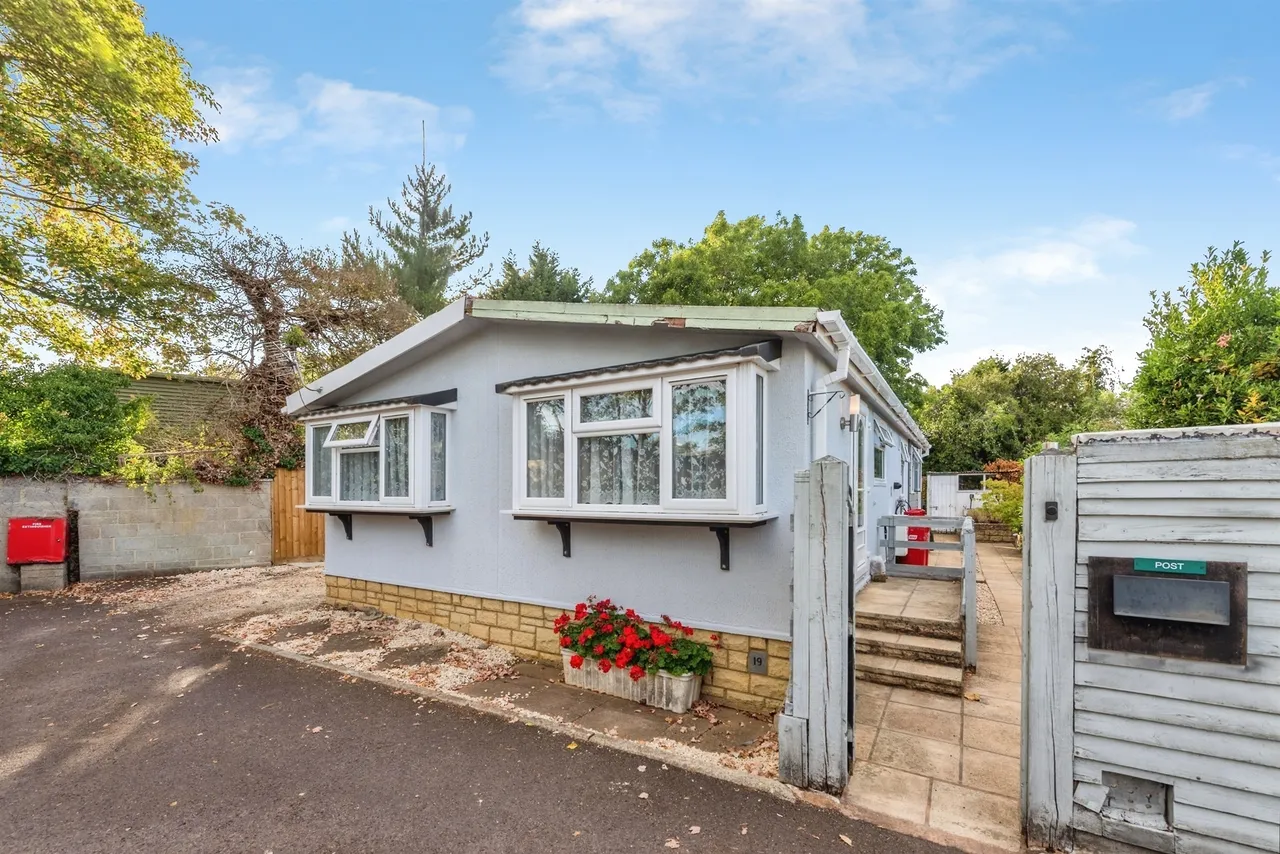 2 bed park home for sale, New Look Mobile Home Park, Carterton, OX18