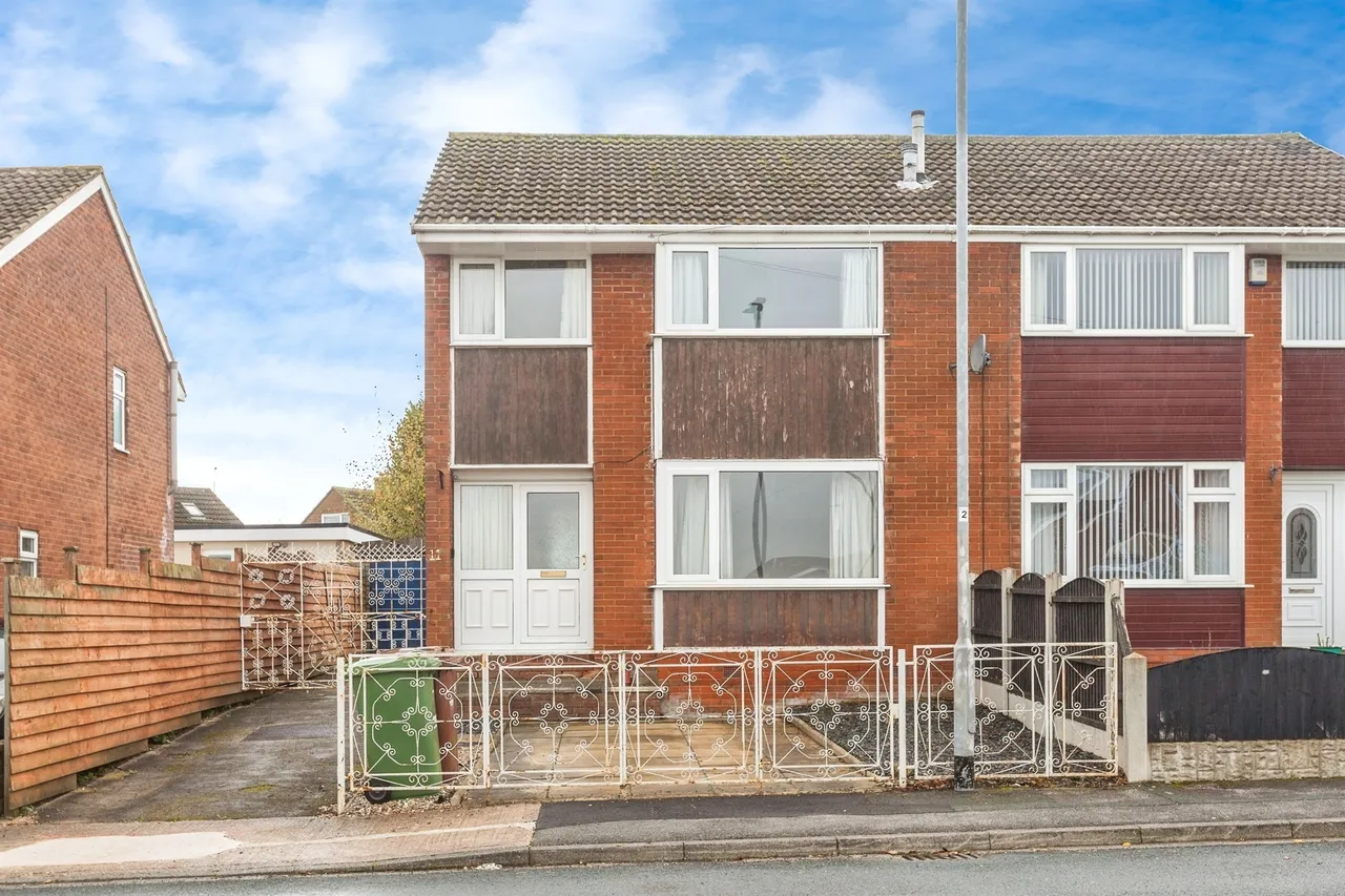 3 bed house for sale — Greatfield Drive, Ossett