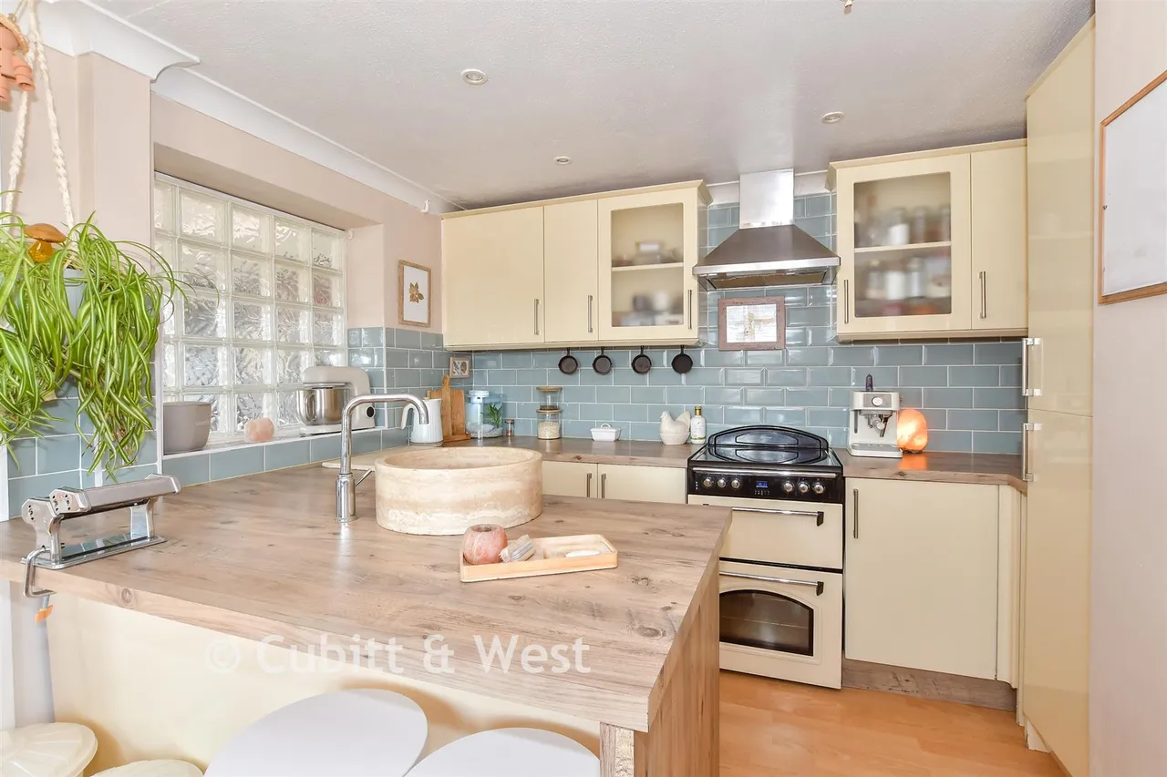 Kirdford Close, Rustington, BN16, photo 12