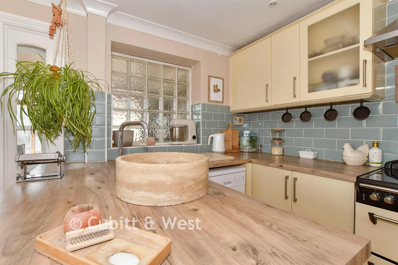 Kirdford Close, Rustington, BN16, photo 13