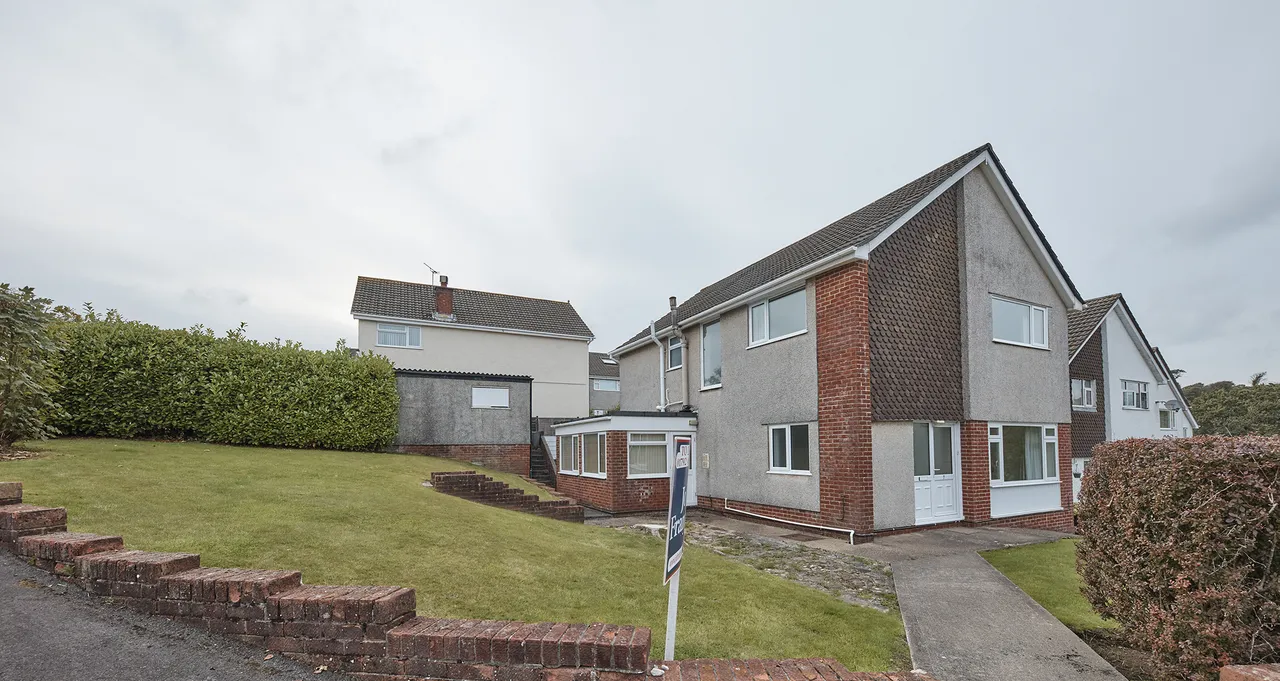 4 bed house to rent, Radyr Avenue, Mayals, SA3