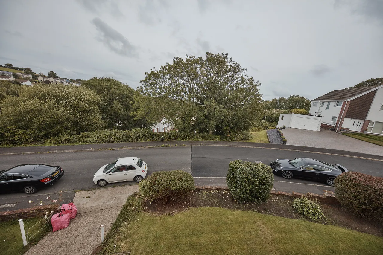 Radyr Avenue, Mayals, SA3, photo 9