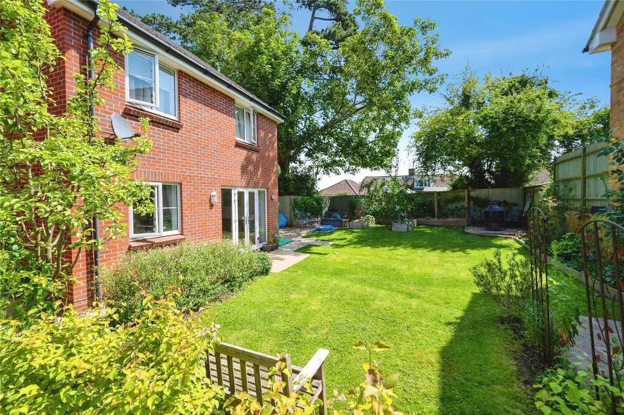 3 bed house for sale, Portsdown View, Havant, PO9