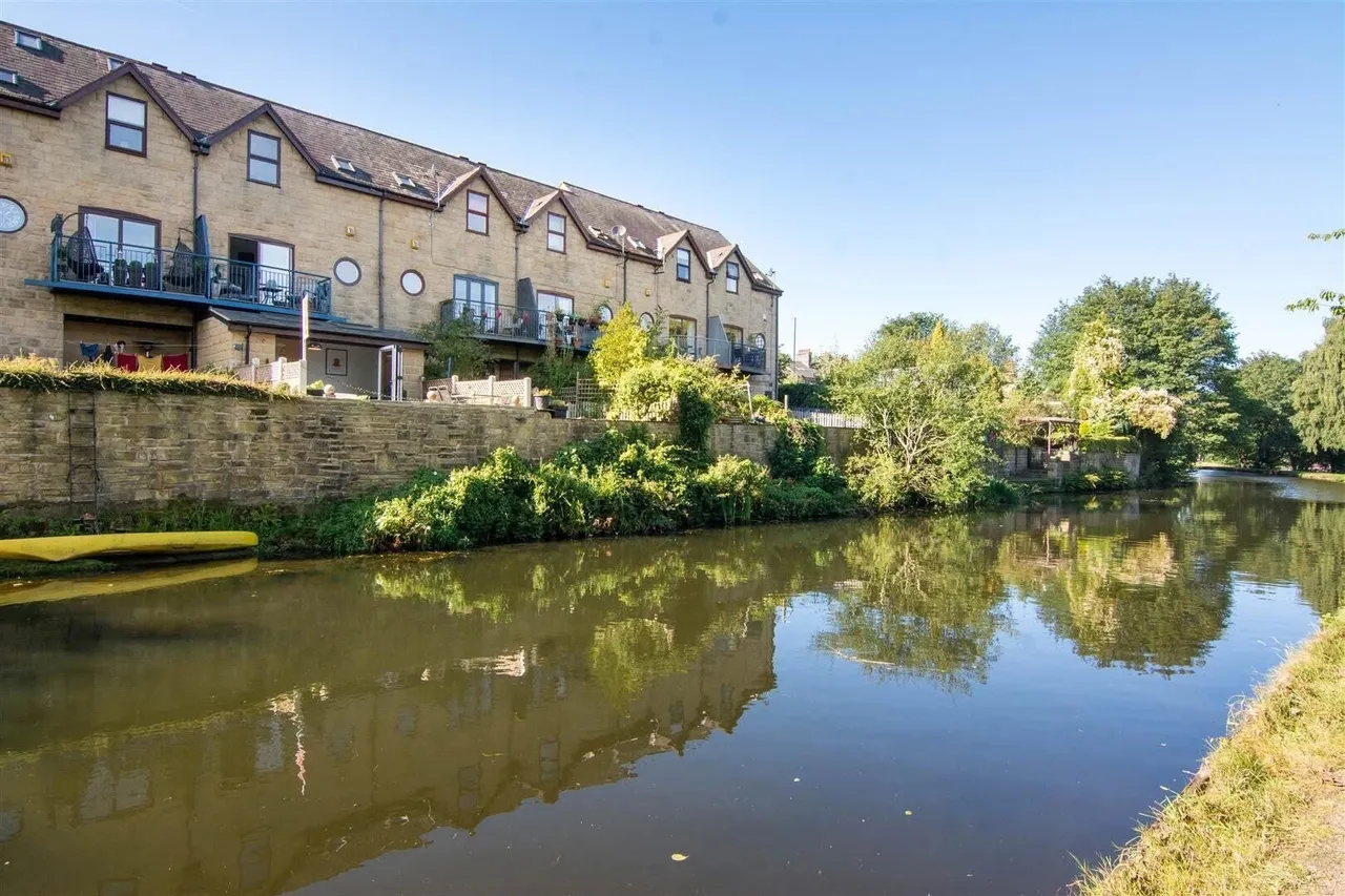 4 bed house for sale — Keel Moorings, Rodley, Leeds