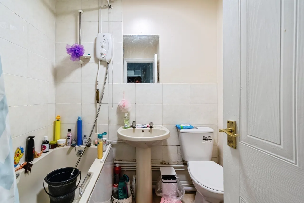 Queens Square, Chippenham, SN15, photo 8