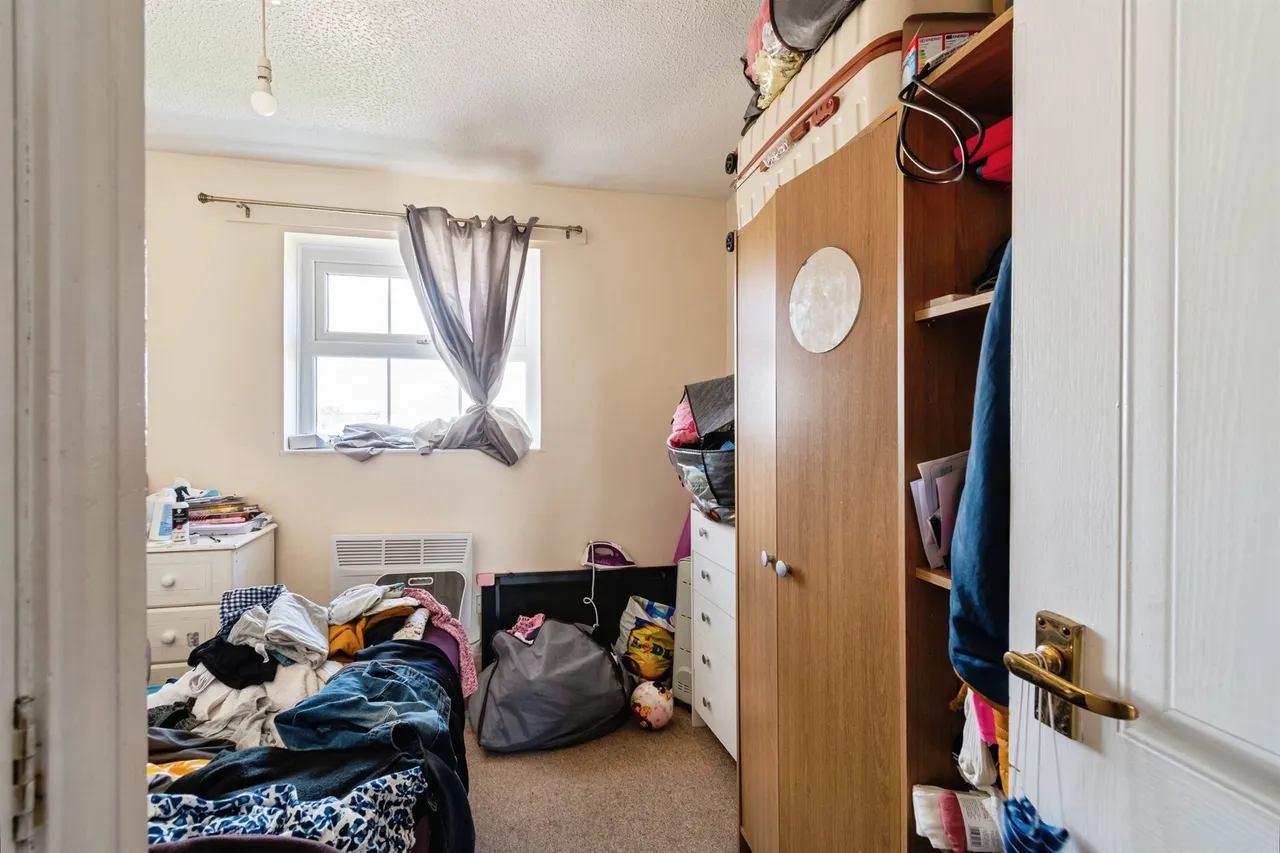 Queens Square, Chippenham, SN15, photo 6