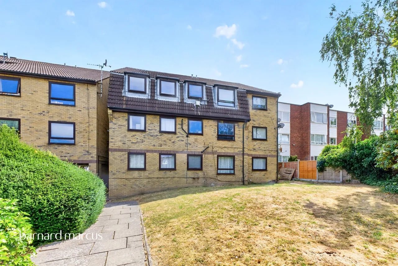 2 bed flat for sale — Howard Road, LONDON