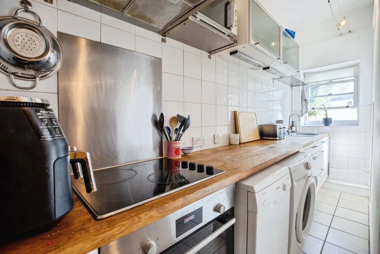 Larkhall Rise, Clapham, SW4, photo 10