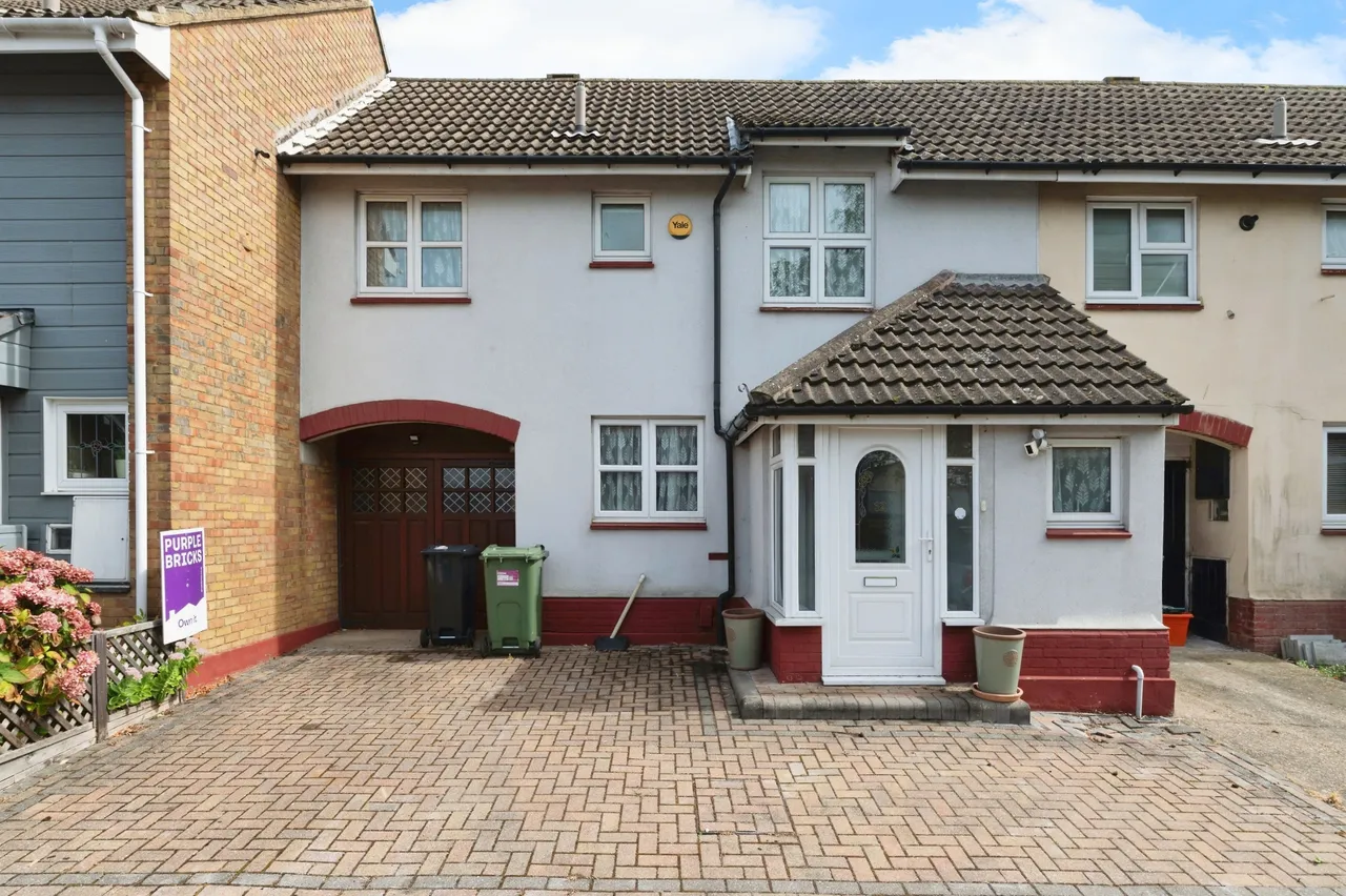 3 bed house for sale — Parkhurst Road, Basildon