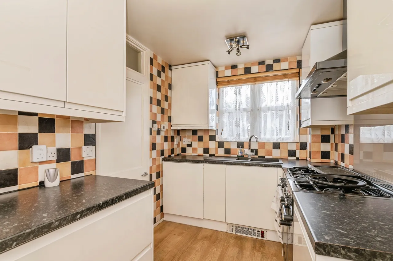Parkhurst Road, Basildon, photo 3